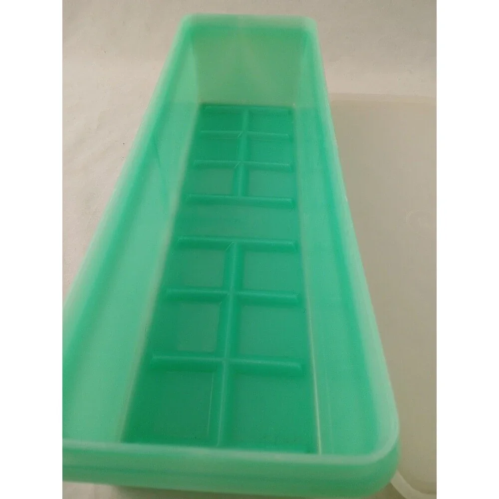 Vintage Tupperware GREEN CELERY/VEGETABLE Container 13